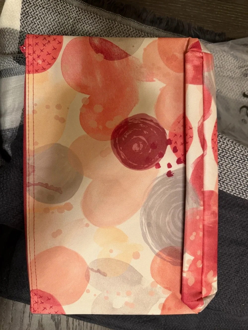 thirty-one Peach and Coral Dot Zip Pouch